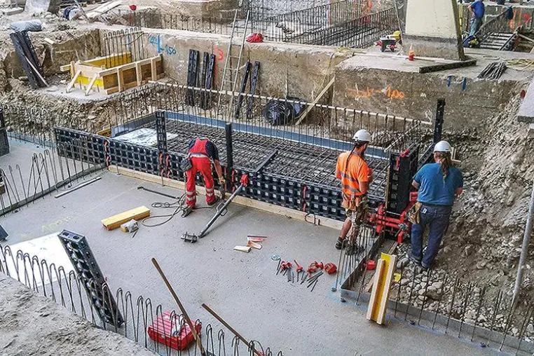 Bild: Schalungstechnik ohne Kraneinsatz