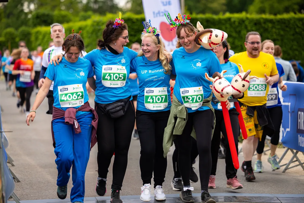 Feste feiern beim IKK BB Firmenlauf Potsdam. (© Die Sportmacher GmbH)