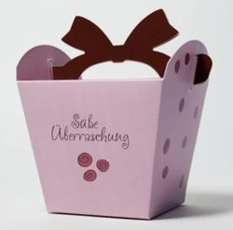 Aus hochwertigem Chormosulfatkarton EnsoCoat 2S  lassen sich ausgezeichnet gestanzte und gerillte Drucksachen herstellen.