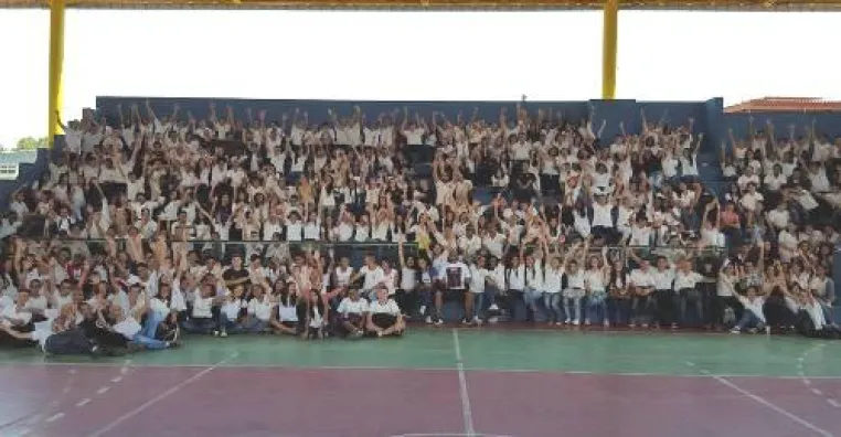 Bild: 2schneidig besucht brasilianische Schule
