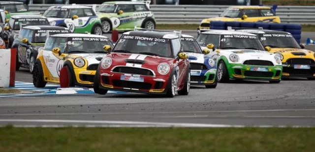 Bild: Saisonauftakt der MINI TROPHY in der etropolis Motorsport Arena Oschersleben.