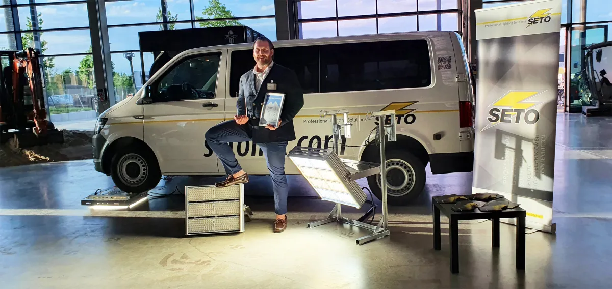 Marc Schultz, Chief Operating Officer der SETOLITE Lichttechnik GmbH, nahm den Leserpreis in Stockst (© SETOLITE Lichttechnik GmbH)