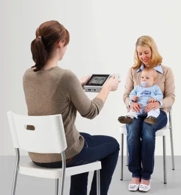 Bild: Bessere Augenvorsorge für Kleinkinder in Berlin: Immer mehr Krankenkassen zahlen Seh-Screening beim Kinderarzt