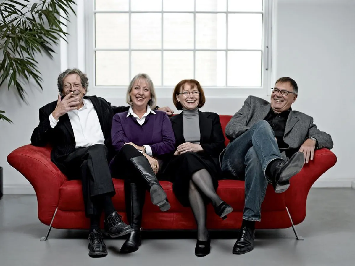 Team silverpool (v.l.n.r.): silverpool-Gründer und Geschäftsführer Rainer Benz, Konzeptionerin Heidi Maass sowie die beiden Art Directors Sybill Schmidt-Roeder und Dieter Golombek.