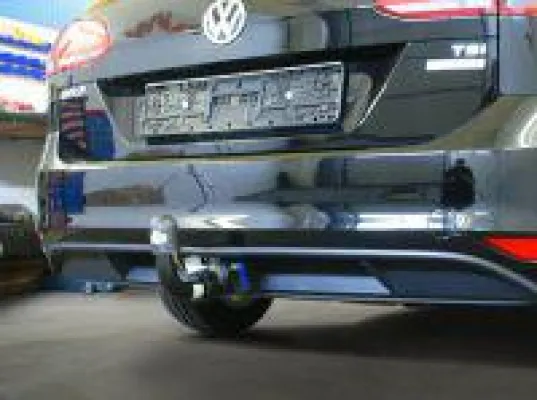 Bild: vertikal abnehmbare Anhängerkupplung für den VW Golf VII Variant bei www.ahk-preisbrecher.de mit Video