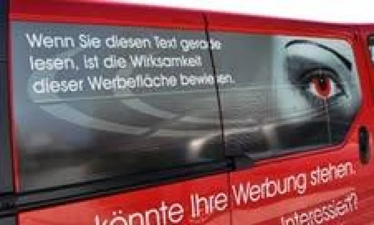 Bild: REDS - PEETZ GmbH - Großflächige Autowerbung in München auf Postwagen