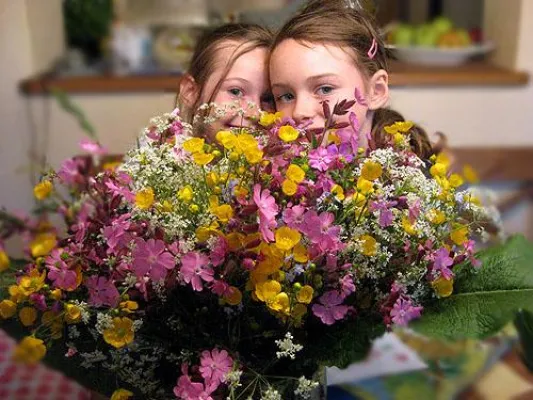 Bild: Baden-Württemberg geht auf die Reise „ab in die zukuNft!“ - Fideldidu-Kinder, Natur, Abenteuer reist mit