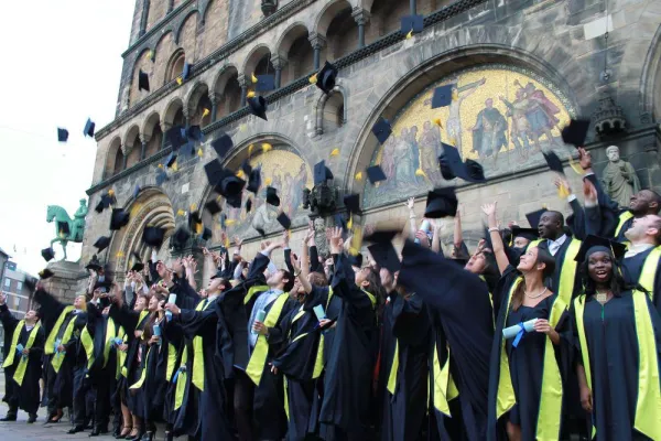 Bild: Internationale Master-Studenten nehmen Abschied aus Bremen