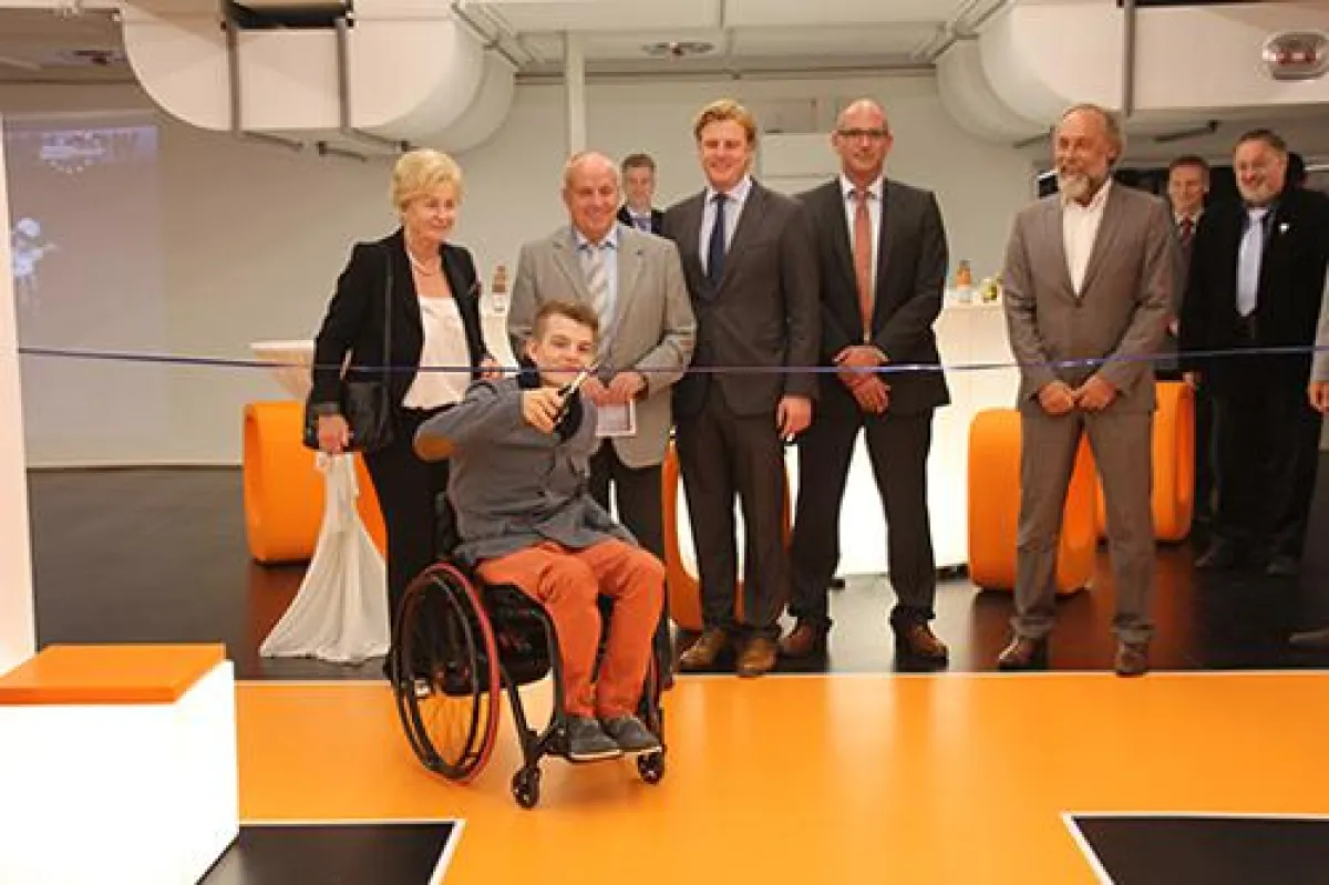Thomas Schmidberger eröffnet den „Workout“ der Eckert Schulen für Schüler und Mitarbeiter