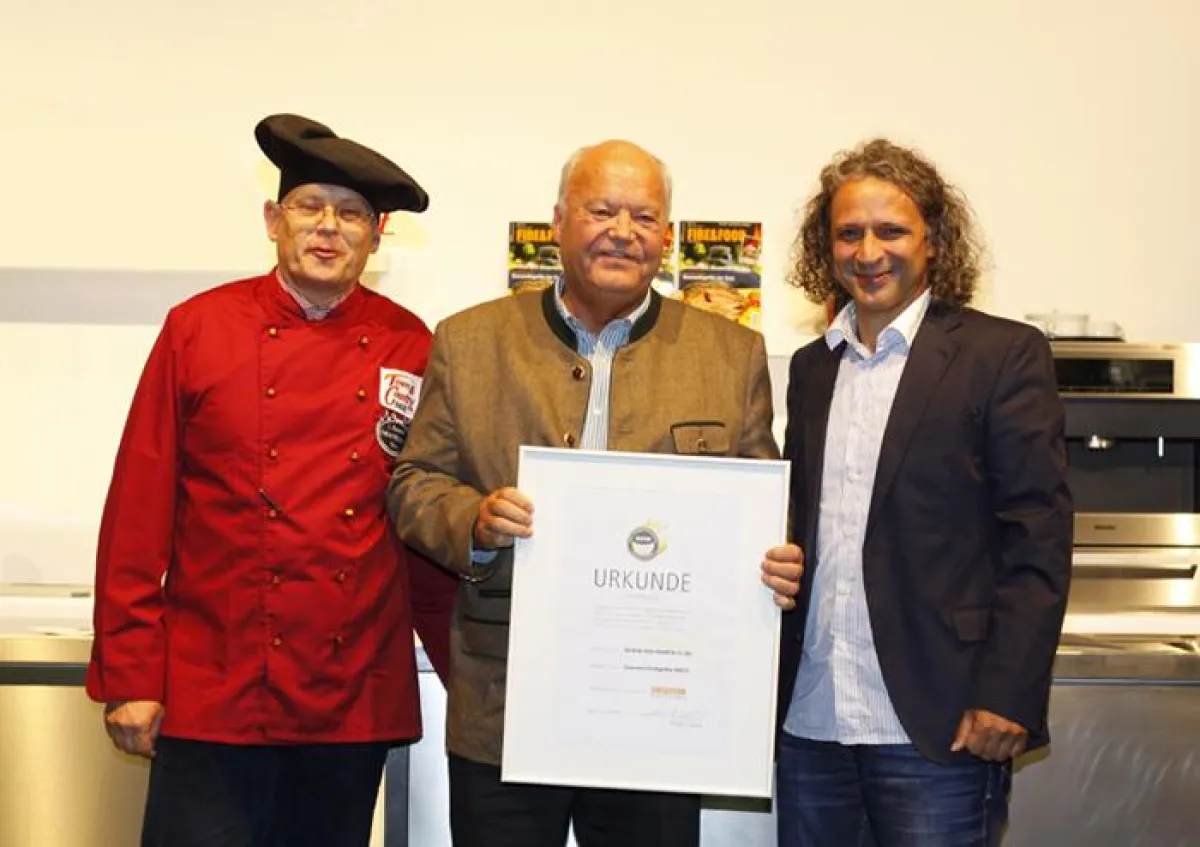 Konrad Glas mit Urkunde bei der Preisverleihung