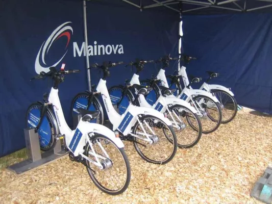 Bild: Erstes vollautomatisches E-Rad-Verleihsystem geht in Betrieb