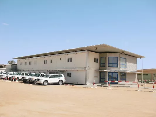 Bild: Der Modulbauspezialist Heinkel Modulbau aus Blaubeuren liefert ein Bürogebäude in die Wüste Libyens