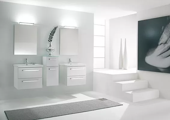 Bild: Holz, Weiß & Komfort: Reuter Badshop bringt die Bädertrends der ISH 2011 ins heimische Bad