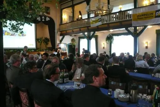 Bild: Über 100 Teilnehmer auf dem 7. Schifffahrtsforum Niederelbe von Zeppelin Power Systems
