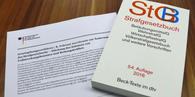 Bild: Gesetzentwurf: Besserer Schutz für Polizisten und Rettungskräfte geplant