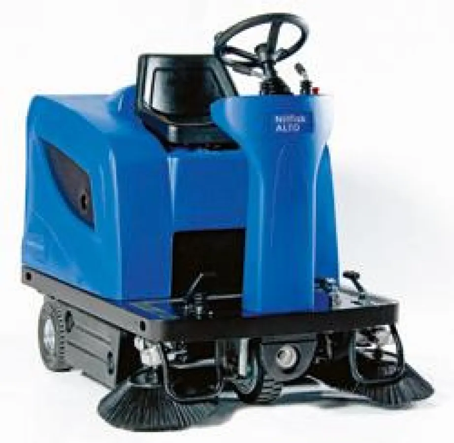 Neue Aufsitz-Kehrmaschine FLOORTEC R 670 von Nilfisk-ALTO