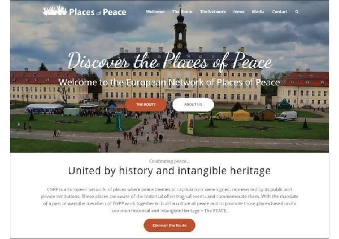 Die Startseite von www.placesofpeace.eu präsentiert die Jagdresidenz Hubertusburg aus Sachsen