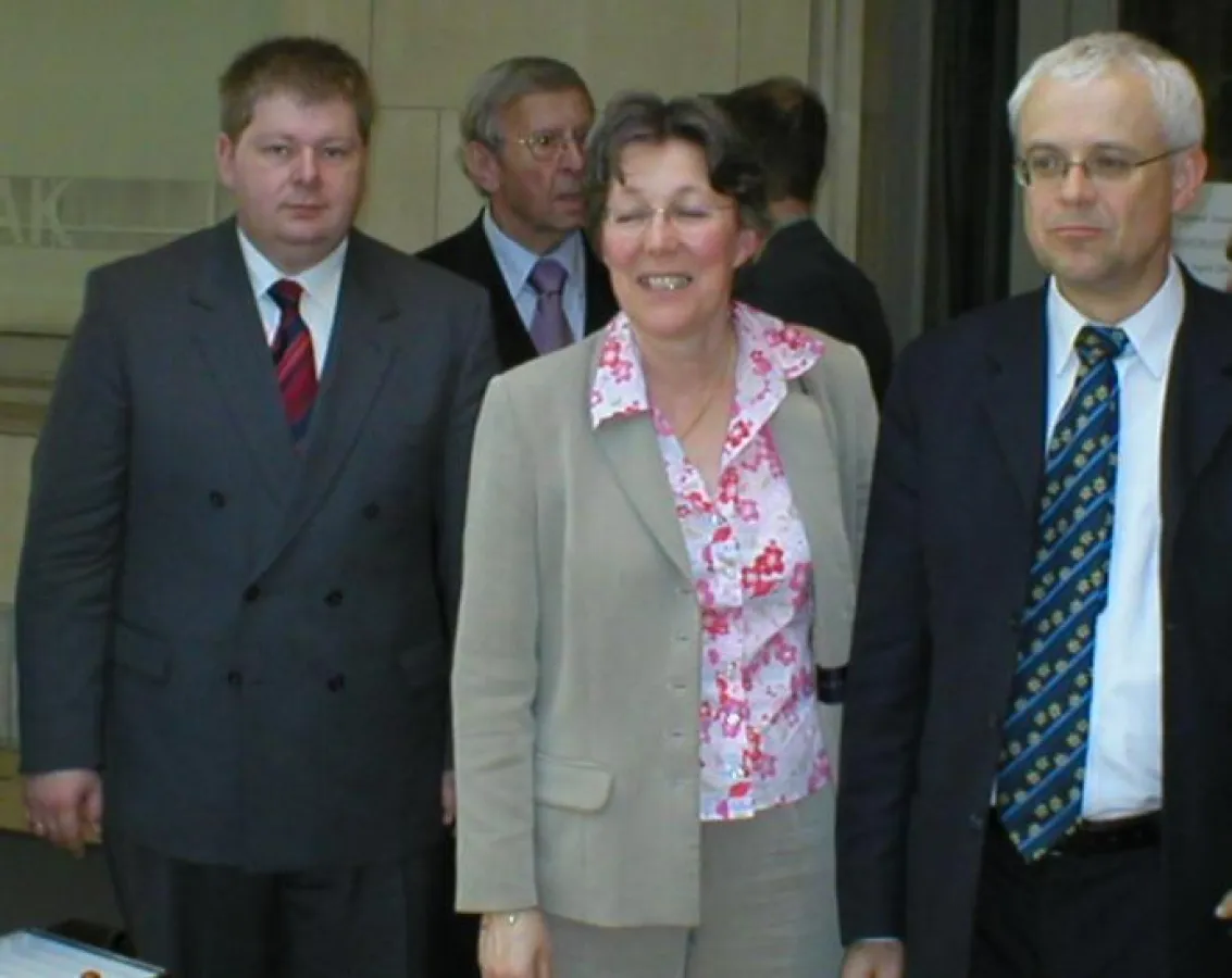 Reger Gedankenaustausch in Brüssel: EU Kommissar Vladimir Spidla, AGE Direktorin Anne-Sophie Parent und EAC Vertreter Klaus Michael Alenfelder, v.r.n.l.