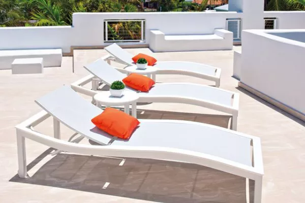 Bild: Neue Sonnenliege mit eleganten Kurven