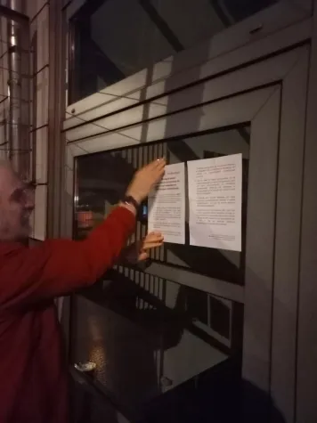 Bild: Sechs Thesen zur Stärkung des Berliner Kleingartenwesens. Angebracht am Eingang des Landesverbands