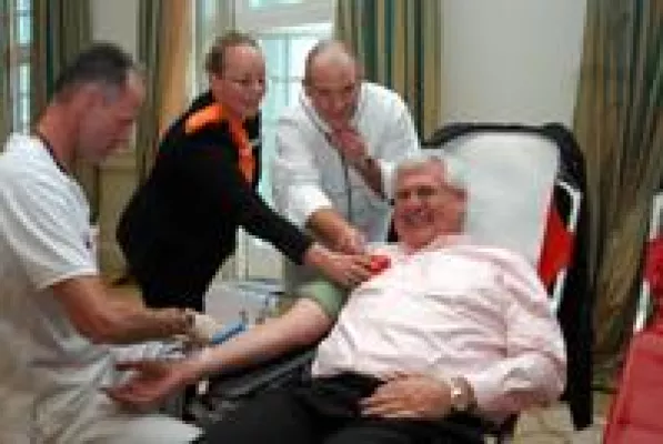 Earth Guest Day 2010: Blutspende-Aktion im Pullman Aachen Quellenhof war ein Erfolg Bild: Earth Guest Day 2010: Blutspende-Aktion im Pullman Aachen Quellenhof war ein Erfolg