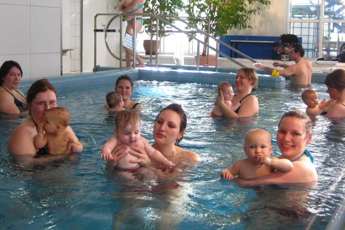 Bild: Babyschwimmen, Kleinkinderschwimmen und Schwimmkurse im Hallenbad Prantseck in Bad Aibling