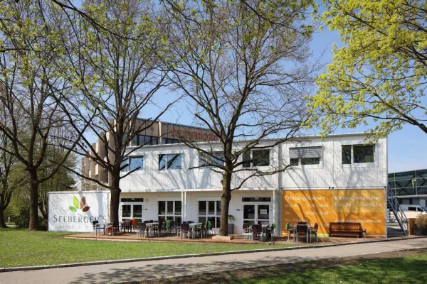 In Ulm realisiert Heinkel Modulbau aus Blaubeuren ein Interimsgebäude für Seeberger’S Shop & Café Bild: In Ulm realisiert Heinkel Modulbau aus Blaubeuren ein Interimsgebäude für Seeberger’S Shop & Café