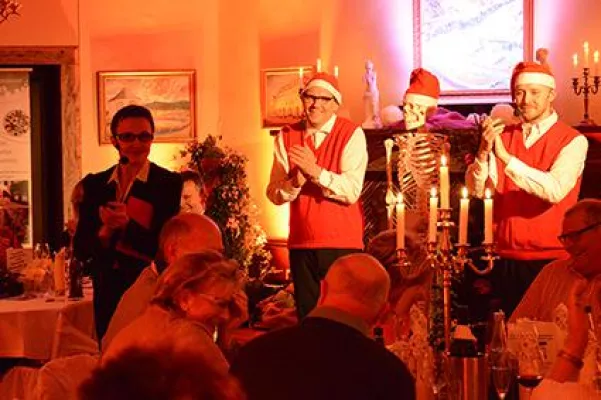 Fünf mörderische Benefiz-Krimi-Dinner in der 'Villa Bergfried' in Saalfeld Bild: Fünf mörderische Benefiz-Krimi-Dinner in der 'Villa Bergfried' in Saalfeld