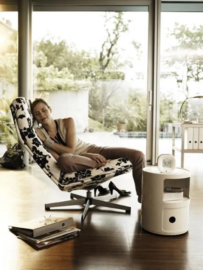 Power Napping hilft uns aus dem Leistungstief zu Mittag. Nach dem PowerNap fühlt man sich ausgeruht, frisch und leistungsfähig.