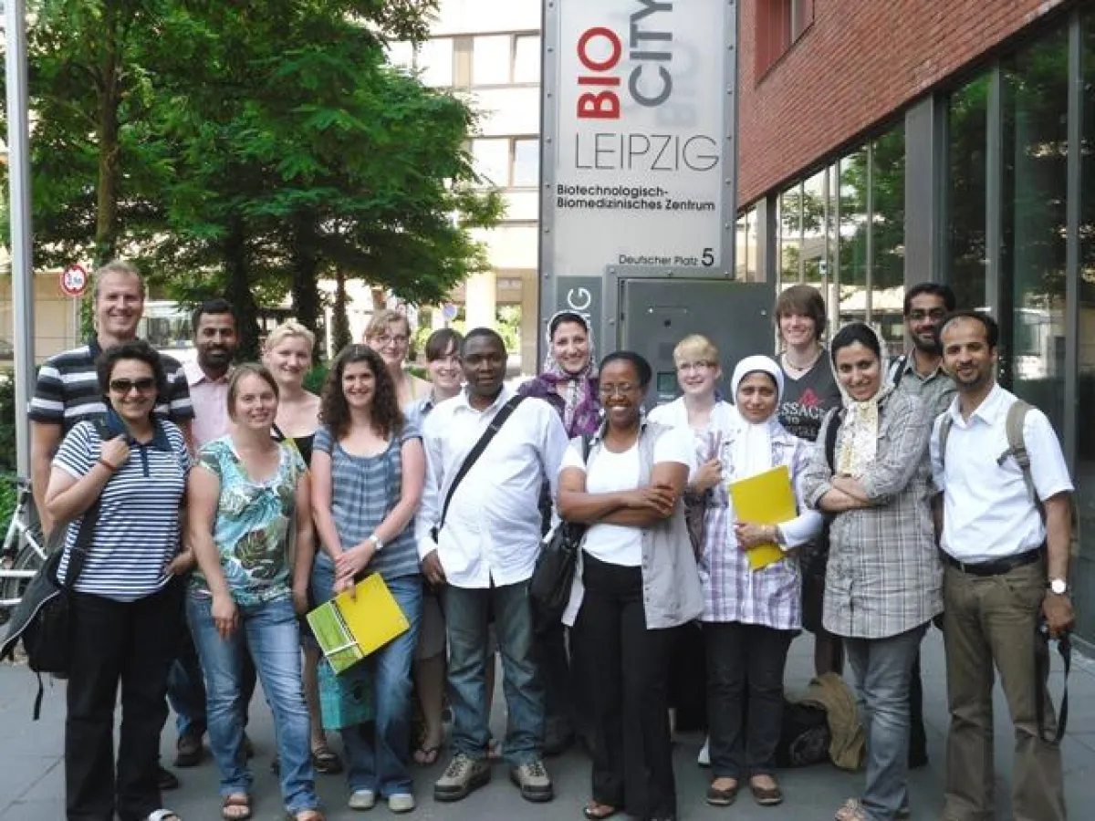 Internationale Nachwuchswissenschaftler des IPK Gatersleben besuchen Firmen in Leipzig.