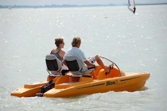 Bild: BionX präsentiert das erste WaterPedelec SeaScape12 auf der eCarTec München 2011