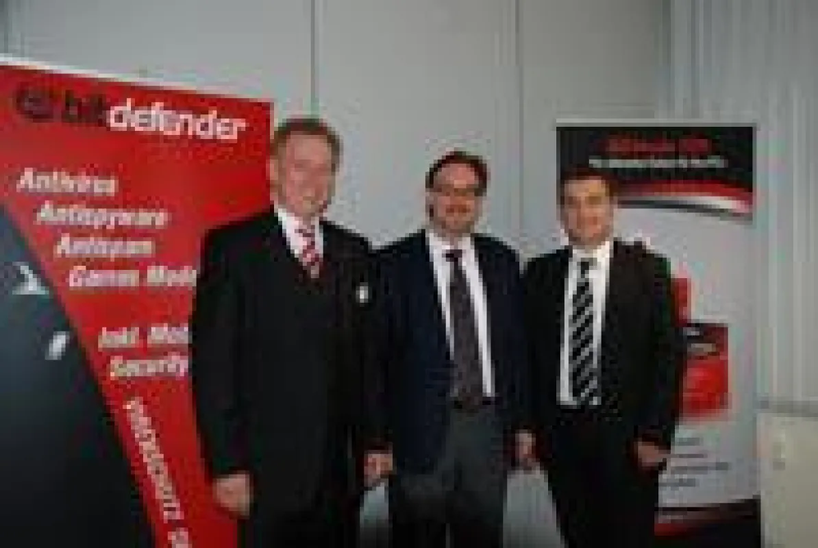 v.l. - Harald Philip, GF BitDefender ; Volker Lang, GF EBERTLANG Distribution; Lothar Symanofsky, BitDefender