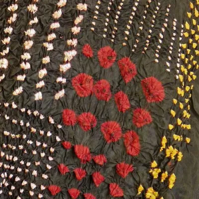 Bild: Seidenschals in indischer Bandhani-Technik zum ersten Mal auf der Zeughausmesse April 2011