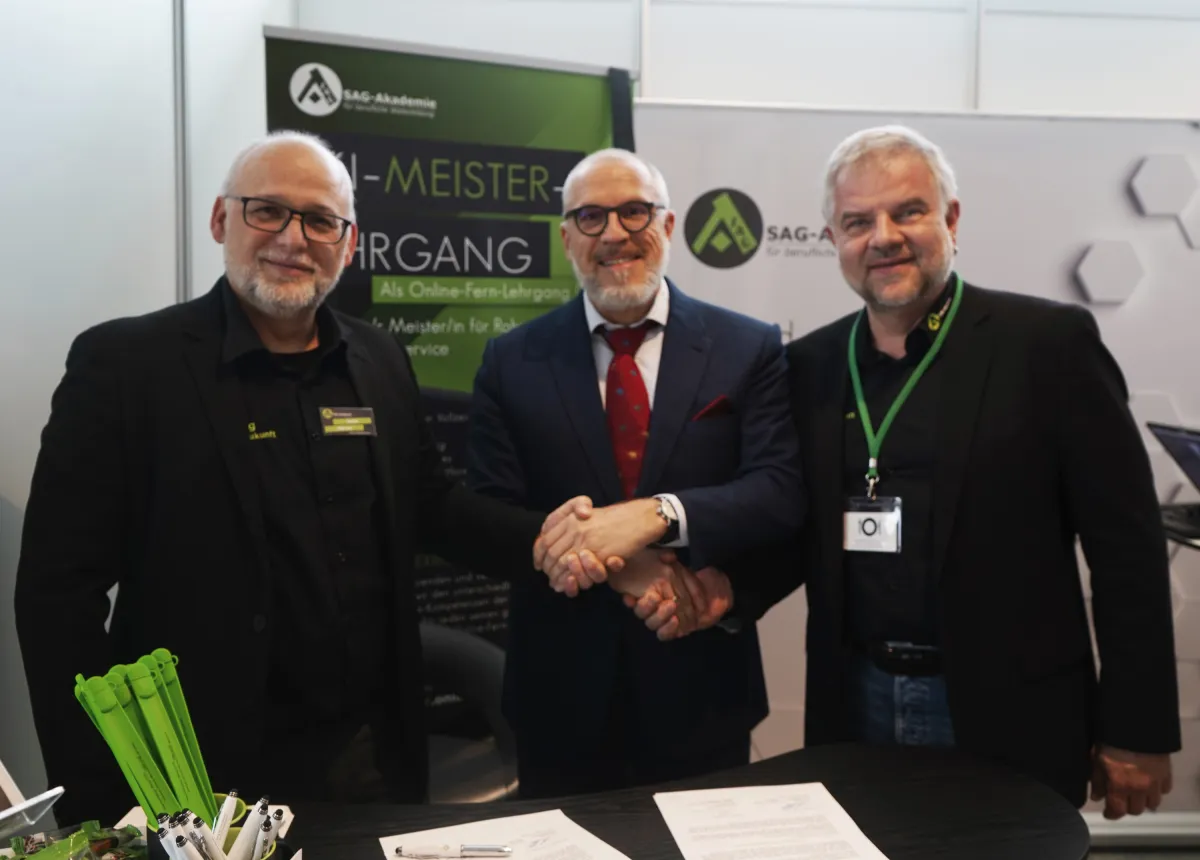 v.l.n.r.: Sven Härter, Dr.-Ing. Robert Stein und Thorsten Rudolph freuen sich auf die Zusammenarbeit (© SAG-Akademie)