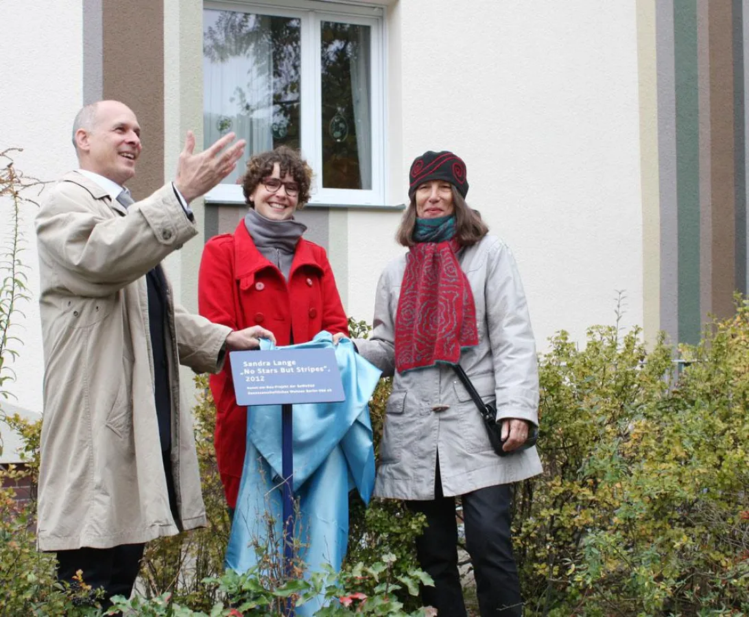vlnr: Genossenschaftsvorstand Norbert Reinelt, Sandra Lange, Kulturamtsleiterin Doris Fürstenberg