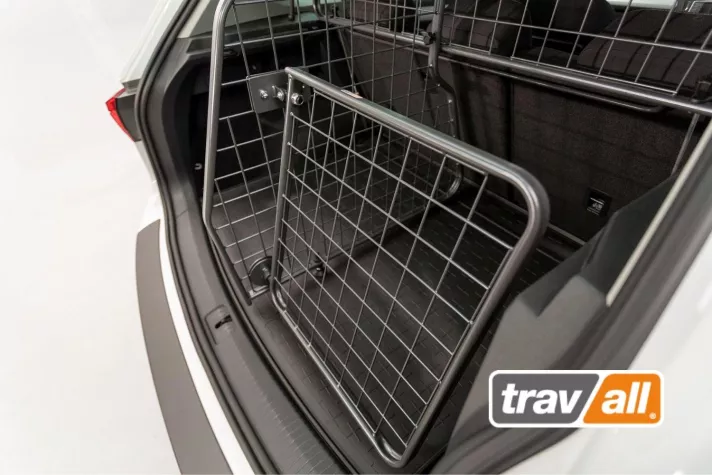 Hunde im Auto sichern mit Travall Hundegitter und Heckgitter Bild: Hunde im Auto sichern mit Travall Hundegitter und Heckgitter