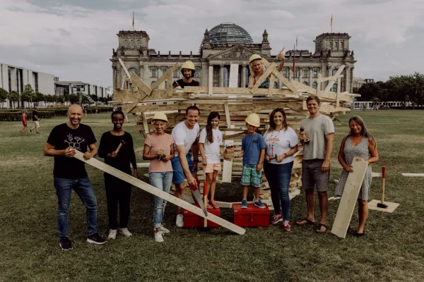 Bild: Kinderschutzstiftung Hänsel+Gretel initiiert Deutschen Kinderschutzpreis und Kinderschutznest am Bundestag