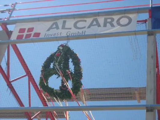 Bild: Alcaro Invest feiert Richtfest für das doctata Logistikzentrum im GVZ Großbeeeren