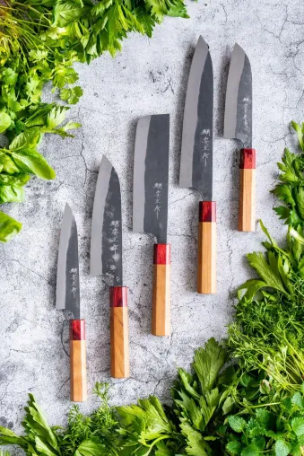 Bild: Die Kasumi-Familie wächst: Chroma Deutschland präsentiert Ultrapremium-Linie Black Hammer Blue