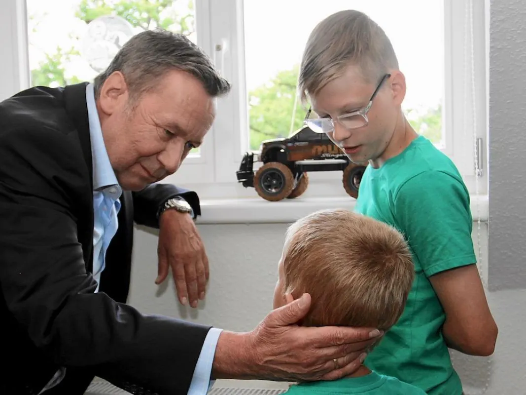 Roland Kaiser zu Besuch im Albert-Schweitzer-Kinderdorfhaus Rakow.