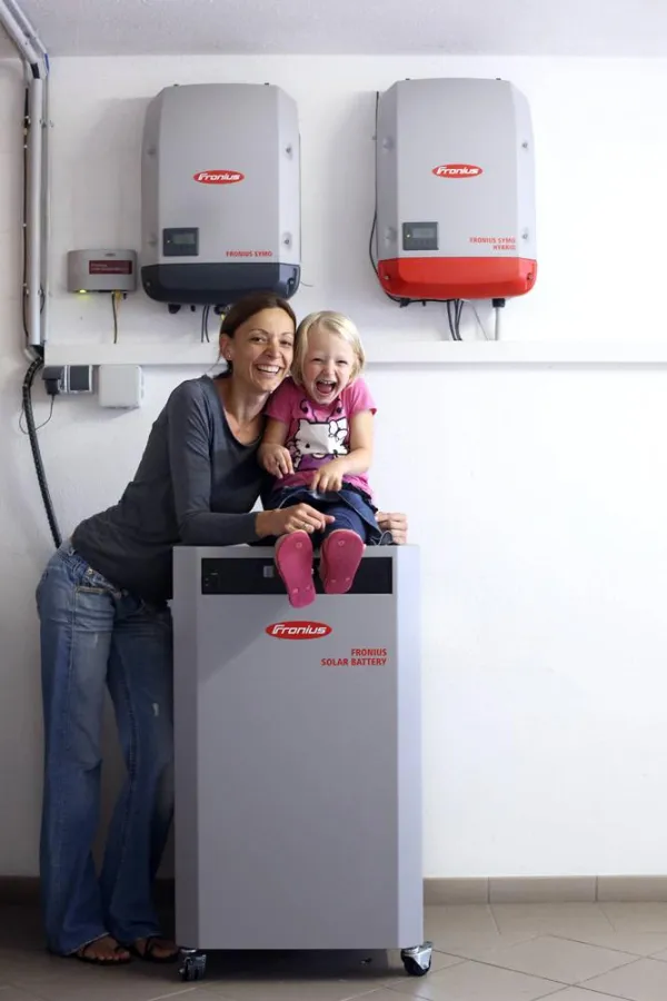 Mit dem Fronius Energy Package überschüssigen Strom speichern und Eigenverbrauchsanteil maximieren.