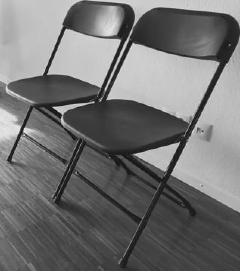 LOCO-Klappstuhl-Eventstuhl-OpenAir-Bestuhlung-reihenverbindbar-Stuhl-Konzertstuhl-Konzert-Bestuhlung