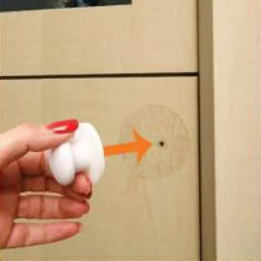 Bild: Der Grip-Safe Saugknopf - eine neue und geniale Kinderssicherung von Dream Baby®