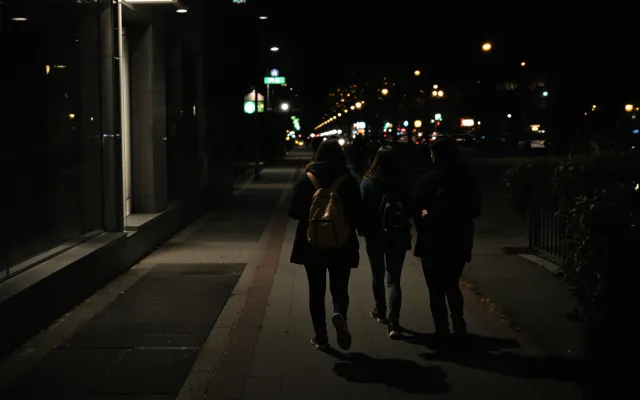 Bild: Sicher zur Schule in der dunklen Jahreszeit: Tipps für Eltern und Kinder