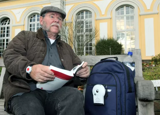 Neu: Mobiler Notruf mit Service und Telecare / Sicherheit für zu Hause und unterwegs Bild: Neu: Mobiler Notruf mit Service und Telecare / Sicherheit für zu Hause und unterwegs