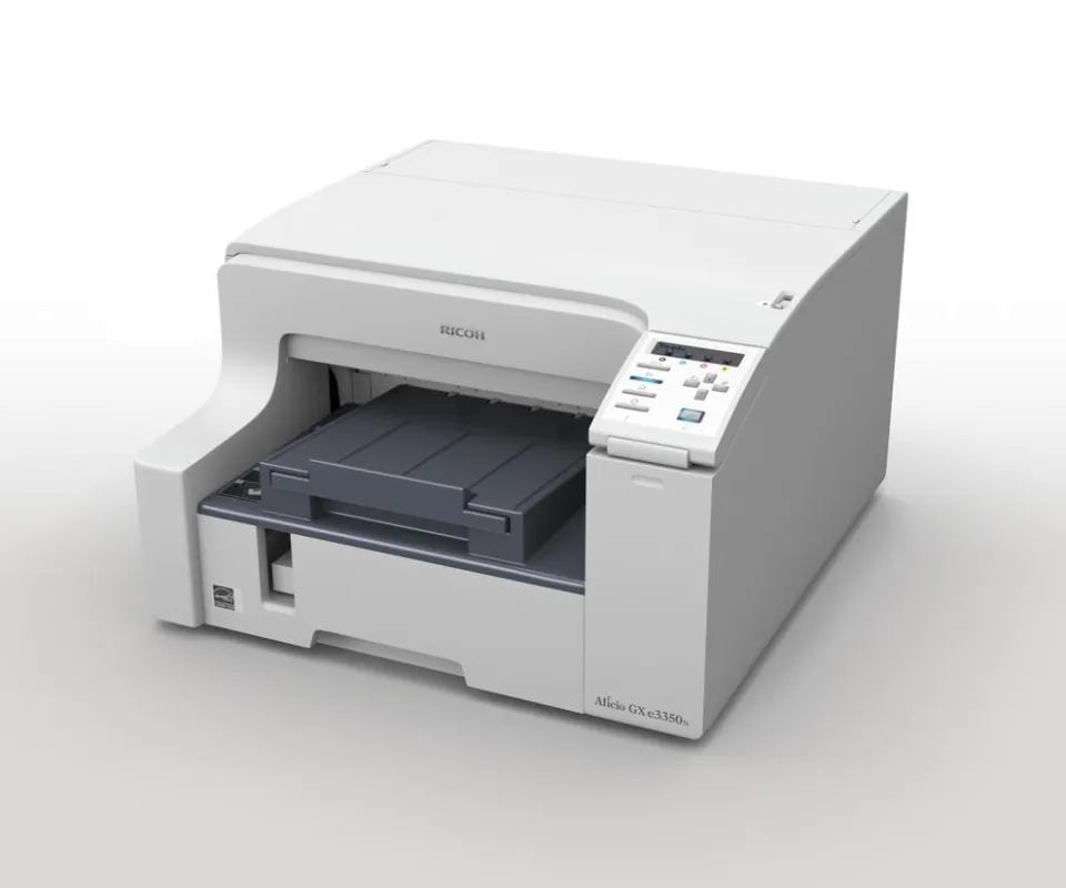 Benutzerfreundlich von vorne bedienbar: Aficio GX e3300N und Aficio GX e3350N mit energiesparender Gel-Technologie.
