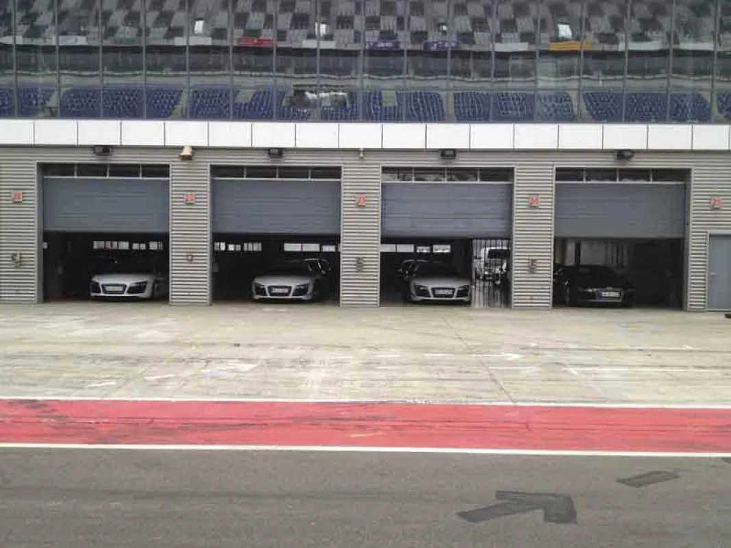 Rennsportwagen der Audi Sportscar Experience (Foto: OLYMP)