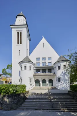 Bild: Wohnen hinter Kirchenmauern