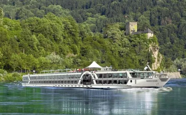 Leinen los für neuntes Premium-Schiff von Lüftner Cruises Bild: Leinen los für neuntes Premium-Schiff von Lüftner Cruises