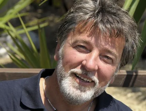 Bild: "Bedrohte Paradiese" mit Dr. Robert Hofrichter (Mare-Mundi) im WDR